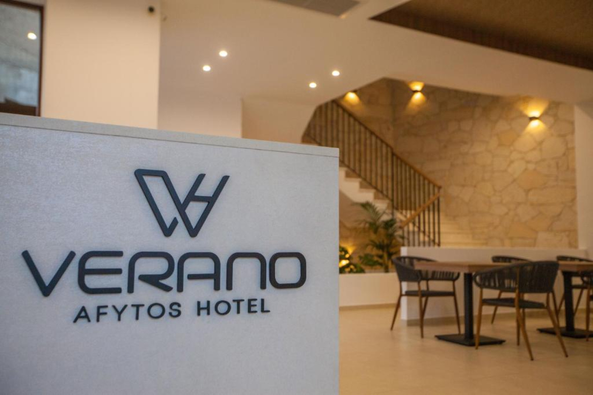 Hotel Verano Afytos recepcija.jpg