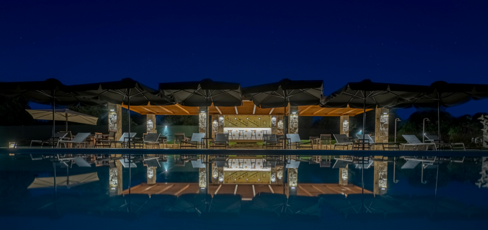 Hotel Mint Retreat Suites bazen.jpg