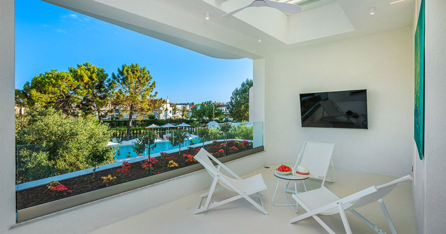 Cocoons Luxury Suites & Villas balkon.jpg