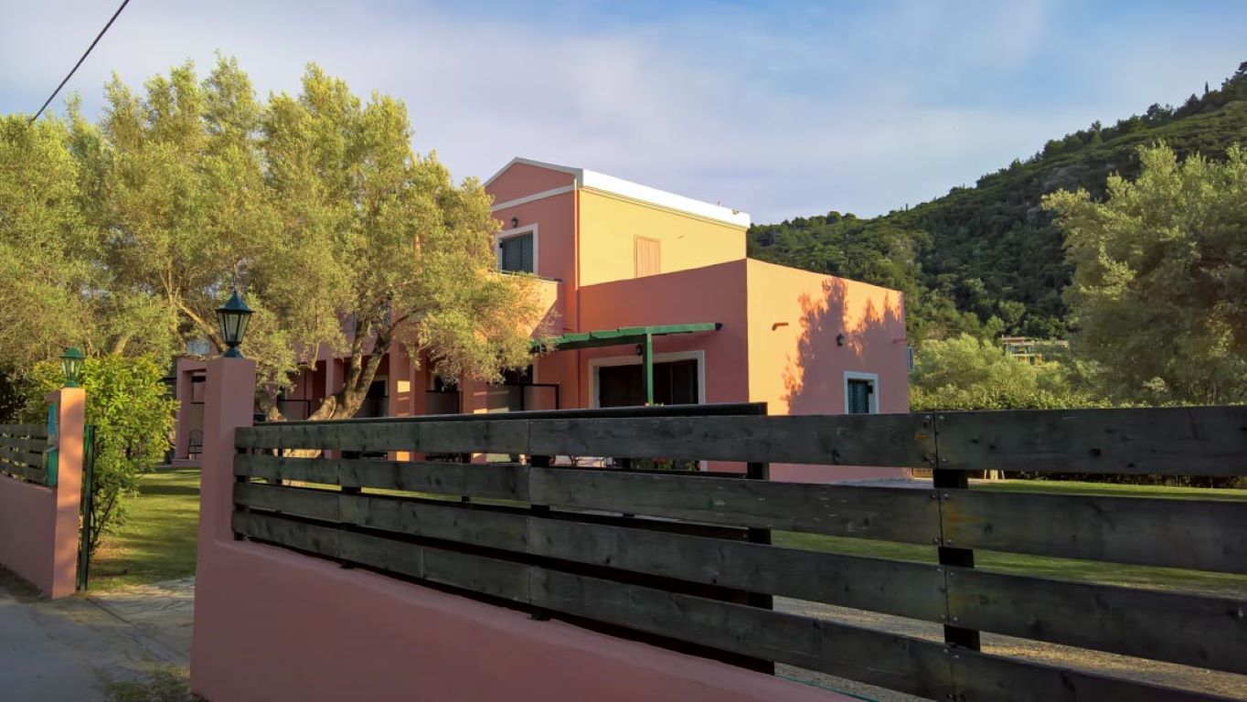 Ionian Breeze Studios Lefkada-Ulaz u kompleks.jpg