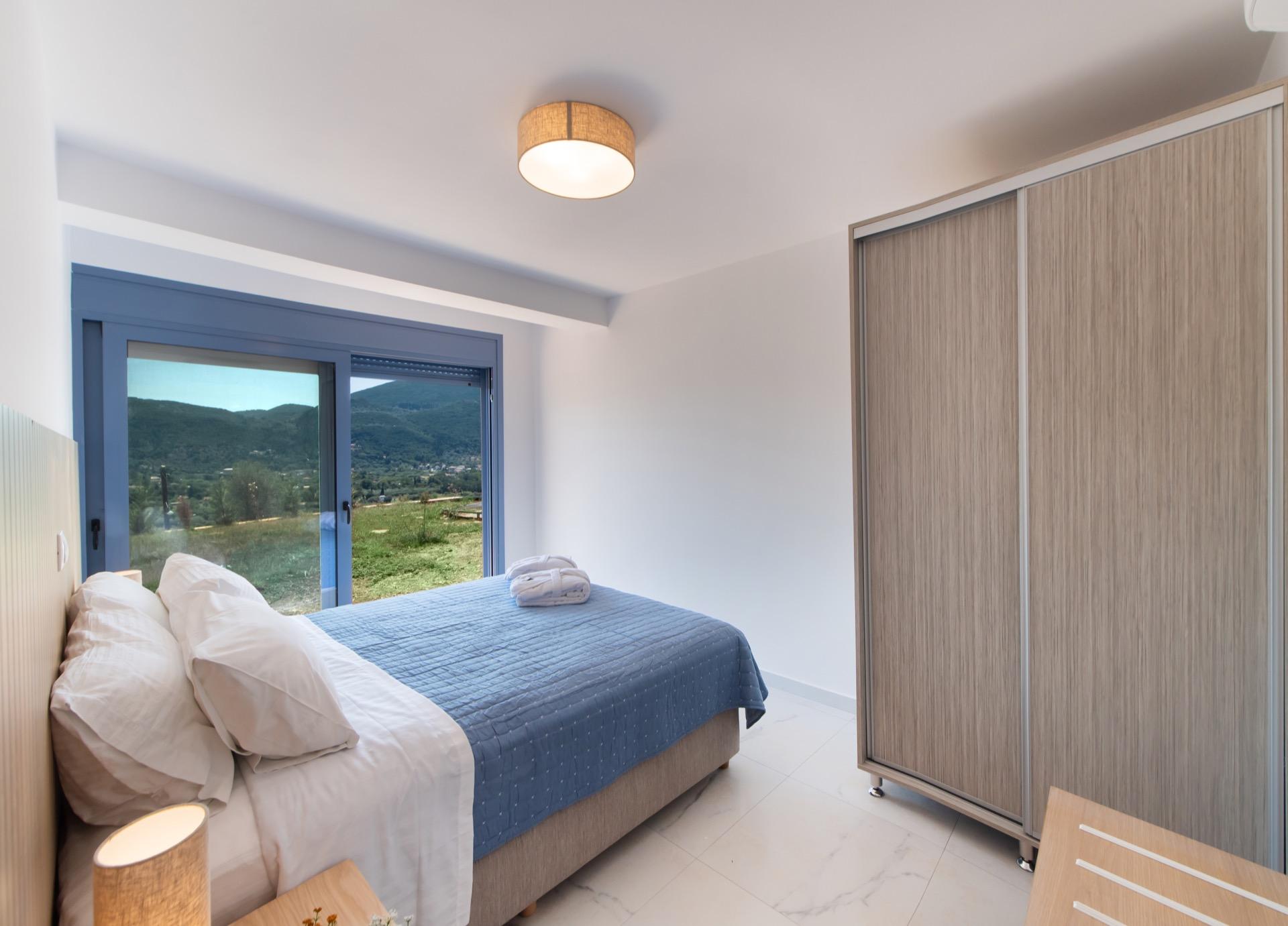 Calionas Suites-Villa Visarionas spavaca soba.jpg