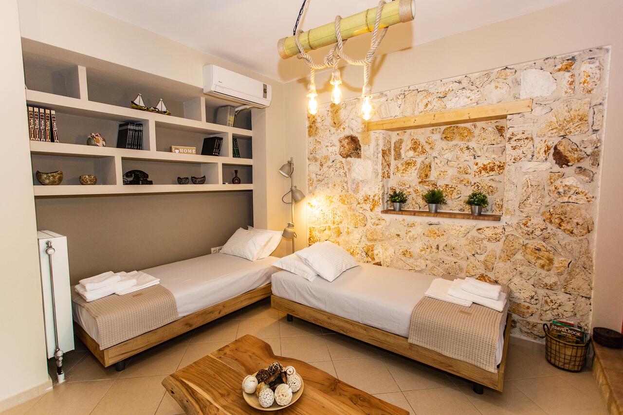 Gallery Suites Parga-Iona Casa suite spavaca soba.jpg