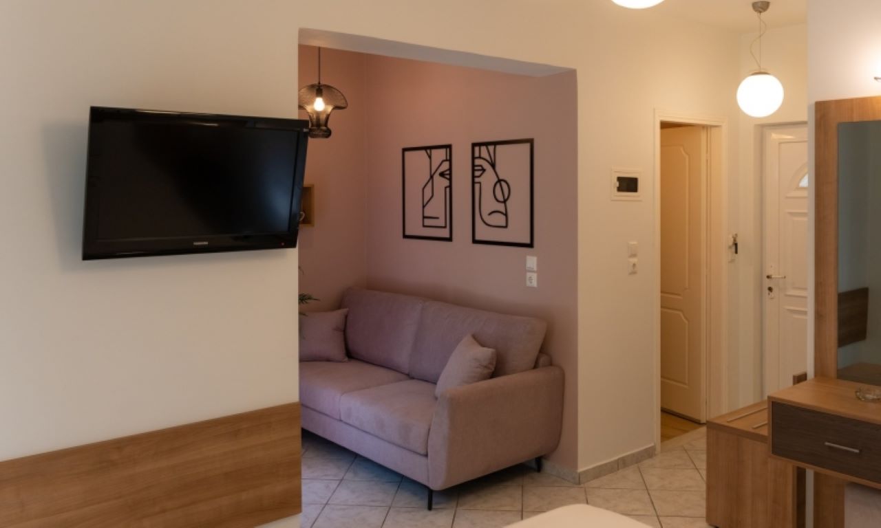 Ideal House Parga-Deluxe studio sa sofom.jpg