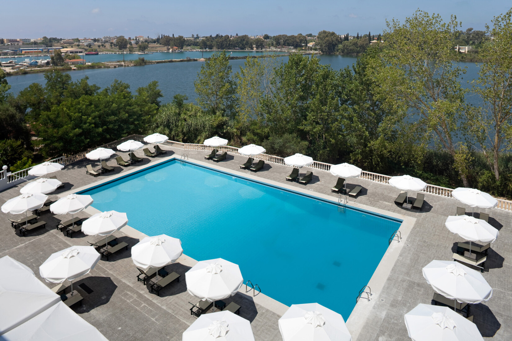 Margarona Royal Hotel-Bazen.jpg