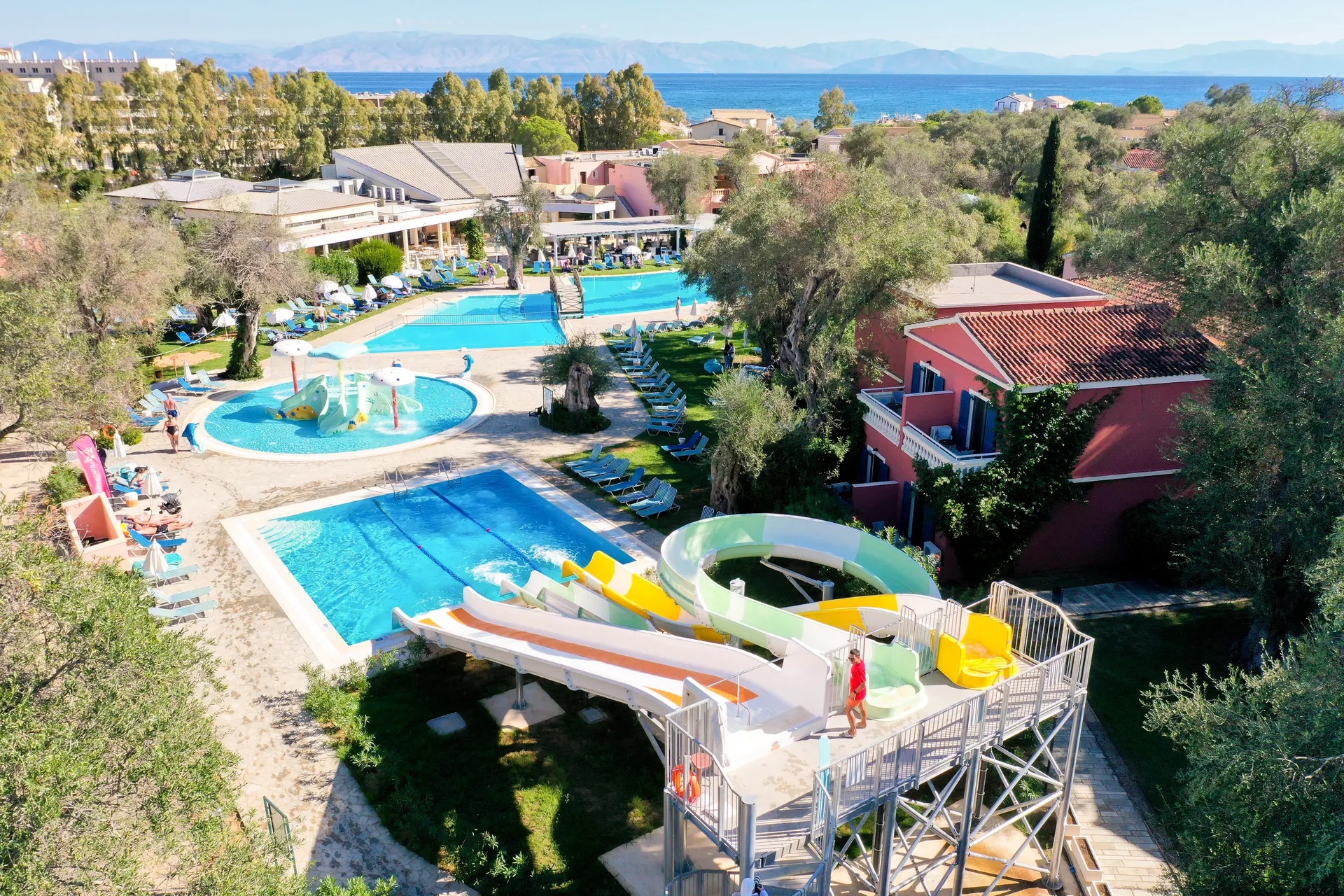 Apollo Corfu Palace-Kompleks bazena.jpg