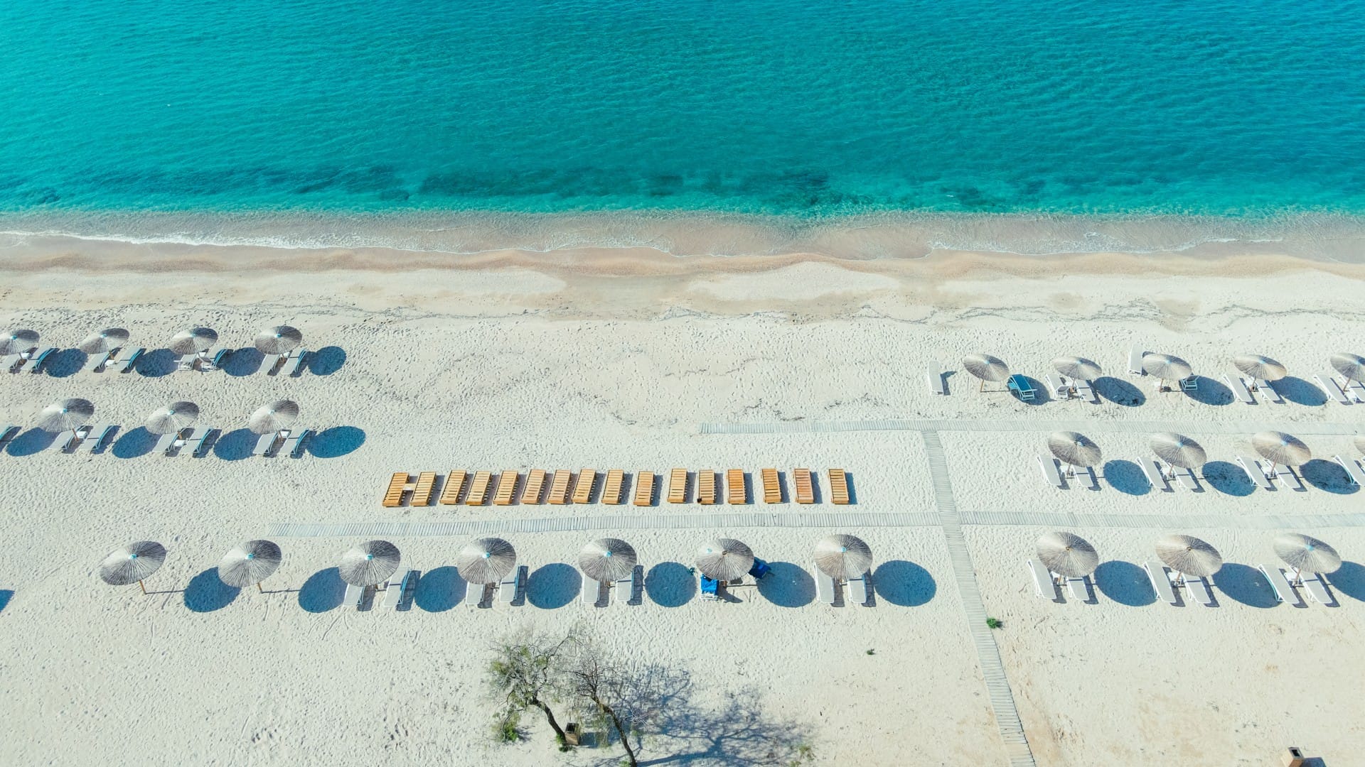 Almyros Beach Resort & Spa Hotel-Plaza.jpg