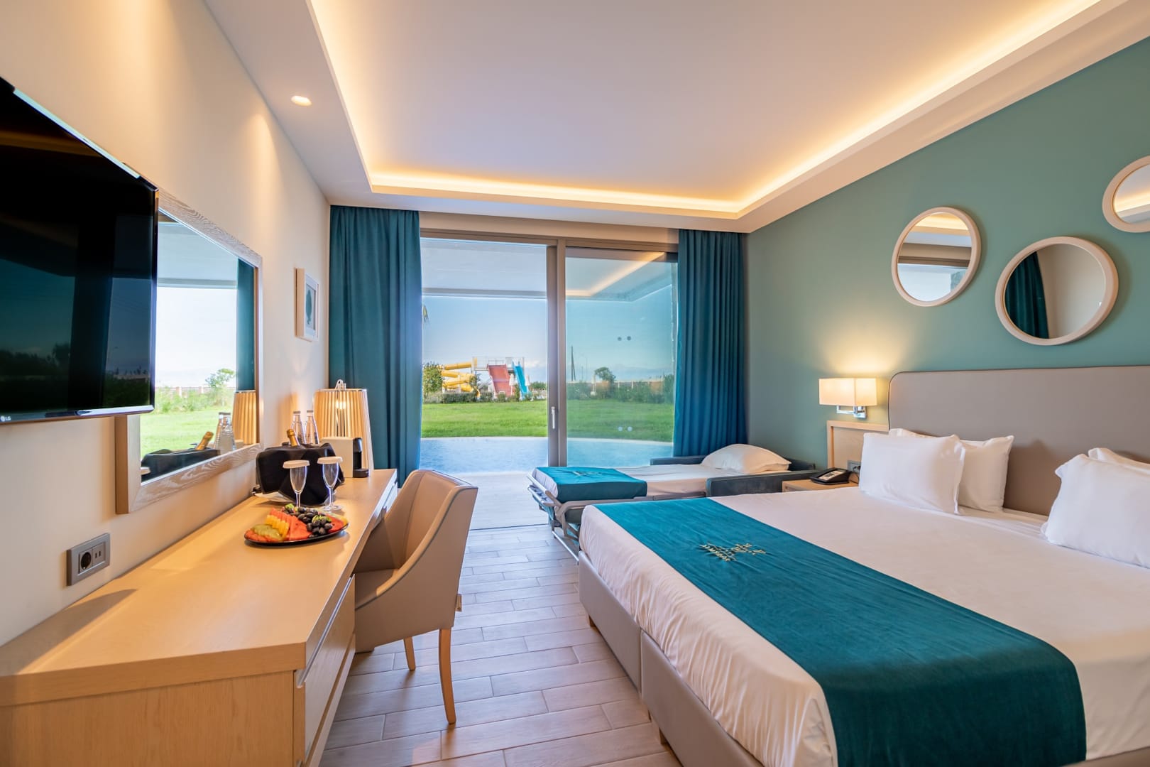 Hotel Almyros Beach Resort & Spa-Deluxe soba deljeni bazen.jpg
