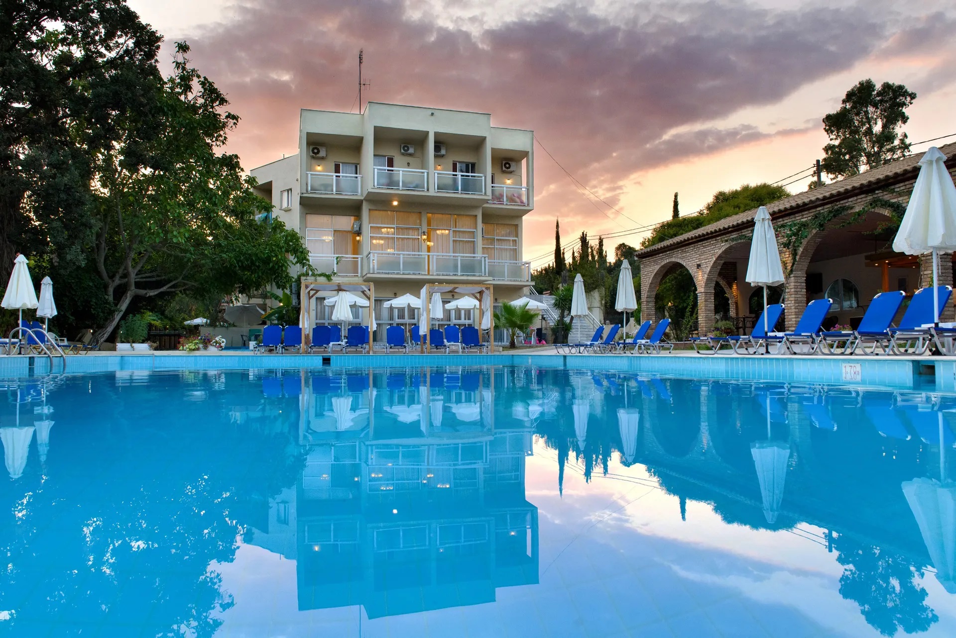Amalia Corfu Hotel-Spoljasnji bazen.jpg