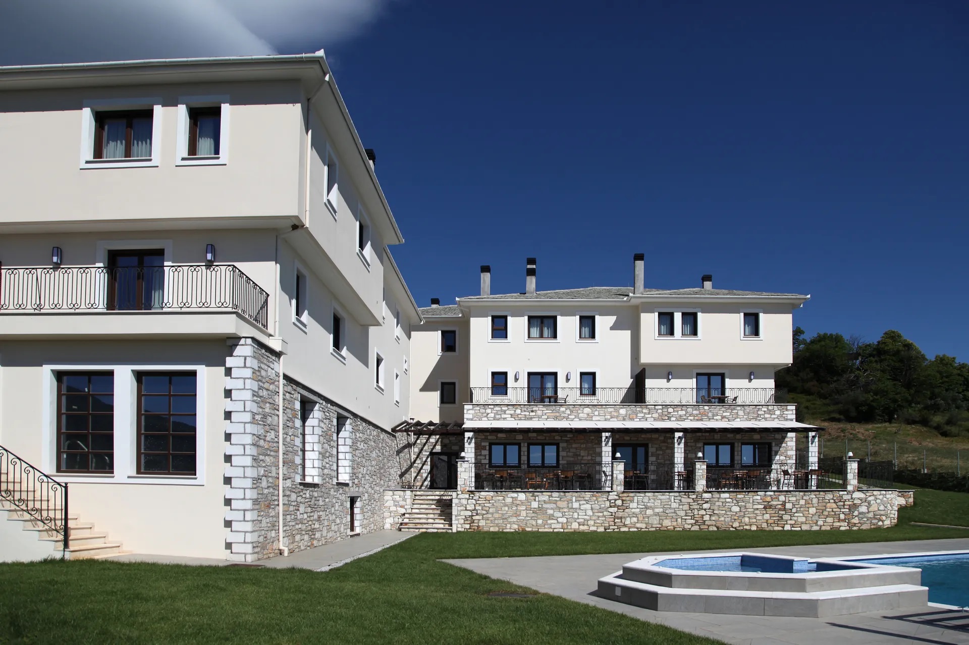 Hotel Theta-Zgrada hotela.jpg