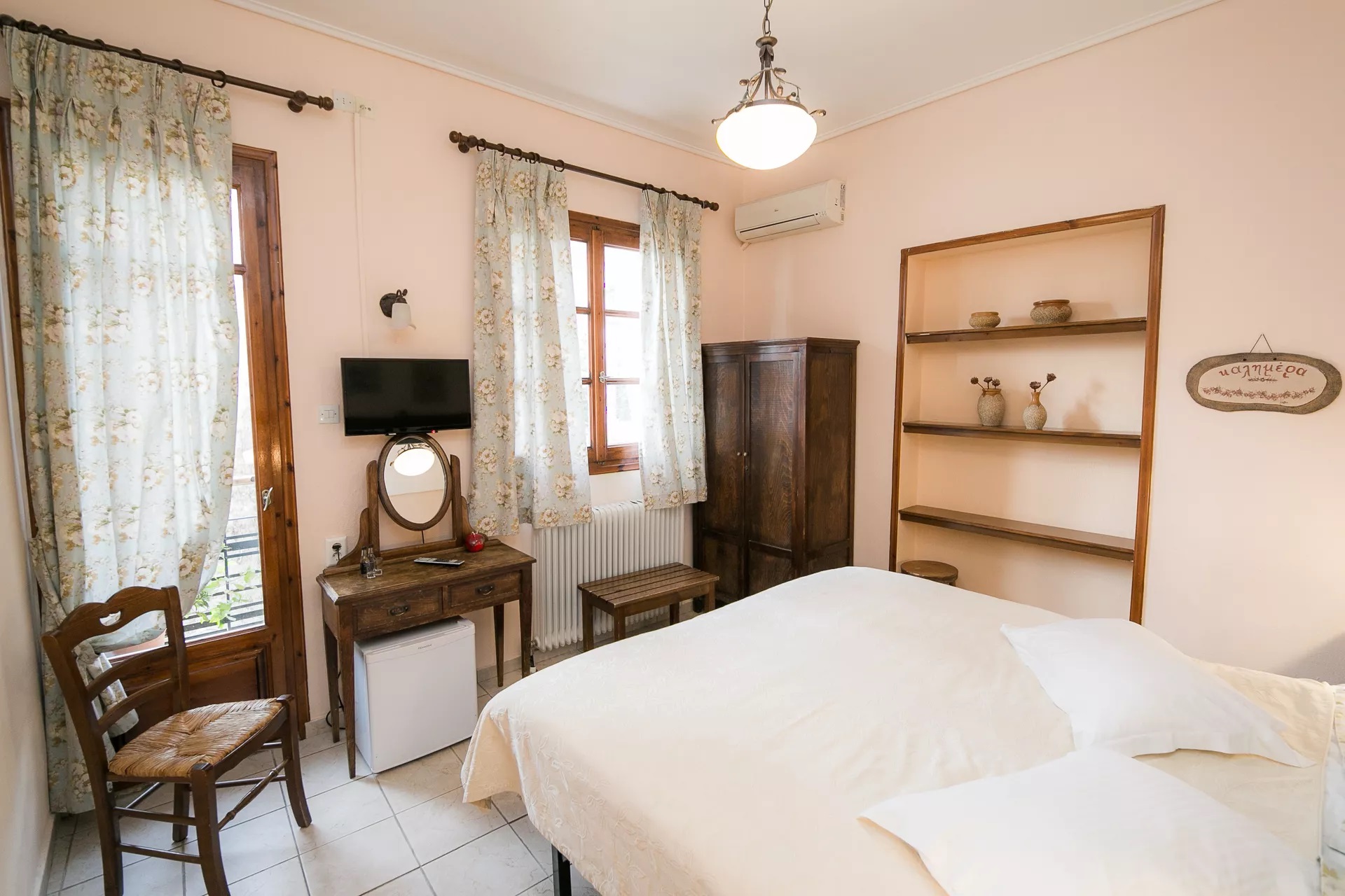 Kritsa Gastronomy Hotel-Standardna soba balkon.jpg