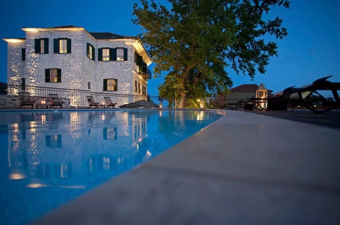 Despotiko Hotel Portaria-Nocni izgled.jpg
