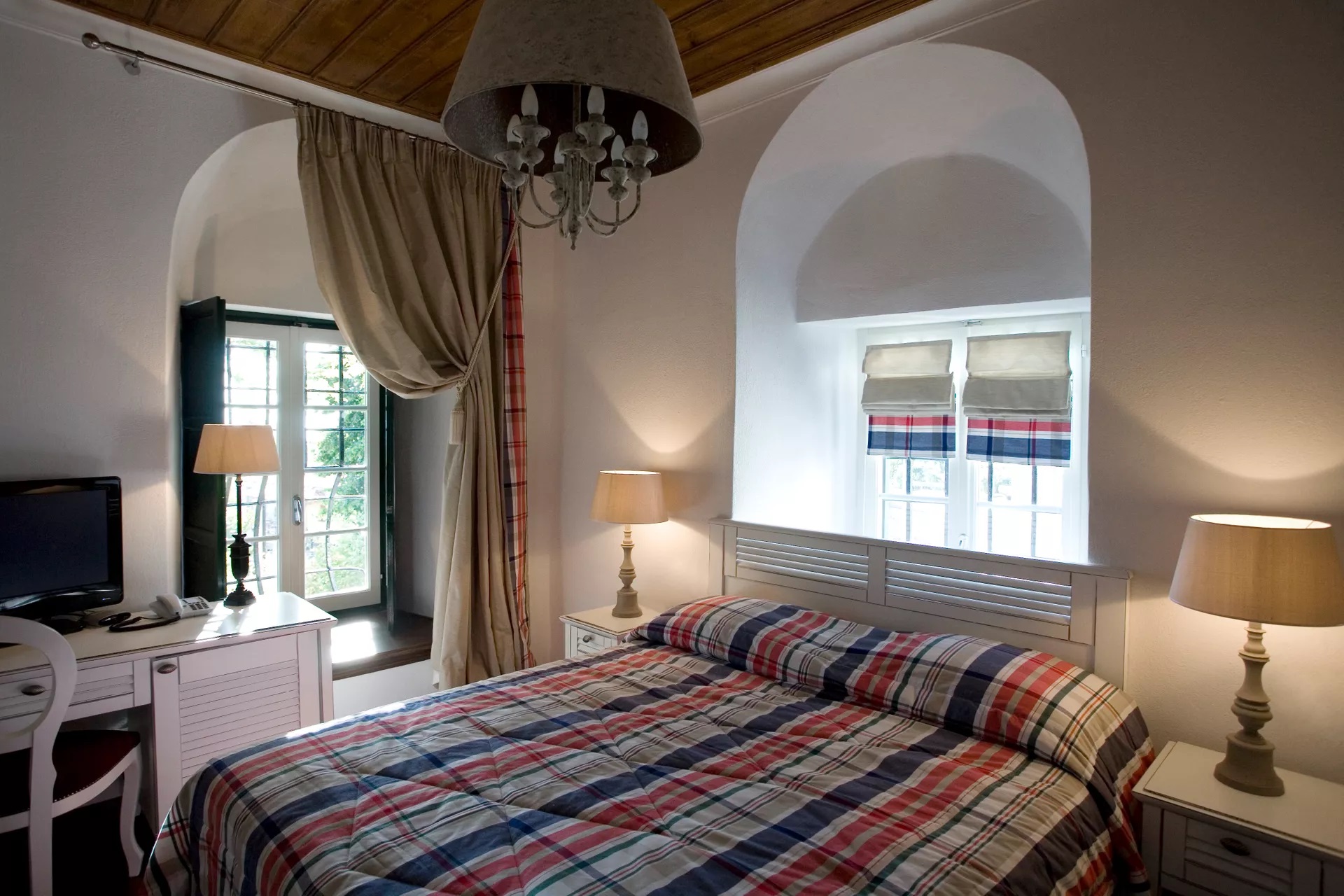 Despotiko Hotel Portaria-Standardna soba.jpg