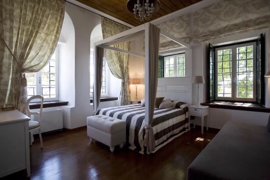 Despotiko Hotel Portaria-Superior soba.jpg