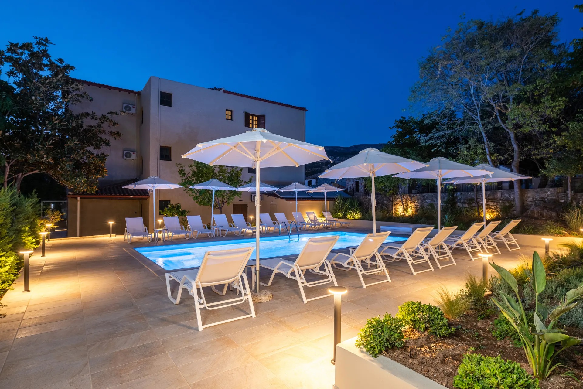 Syvota Gardens-Nocni izgled.jpg
