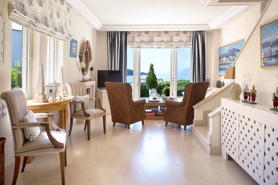 The Marble Resort-Coral vila dnevna soba.jpg