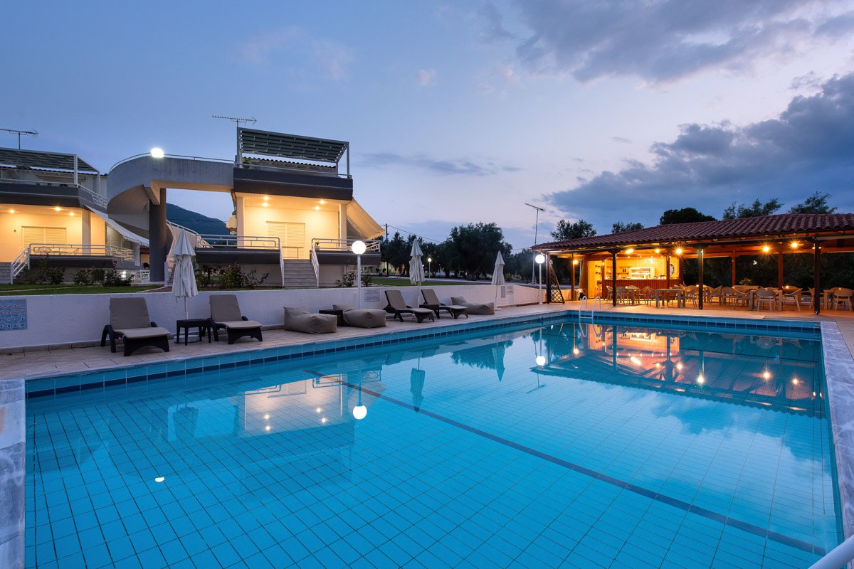 Blue Marine Village-Bazen nocu.jpg