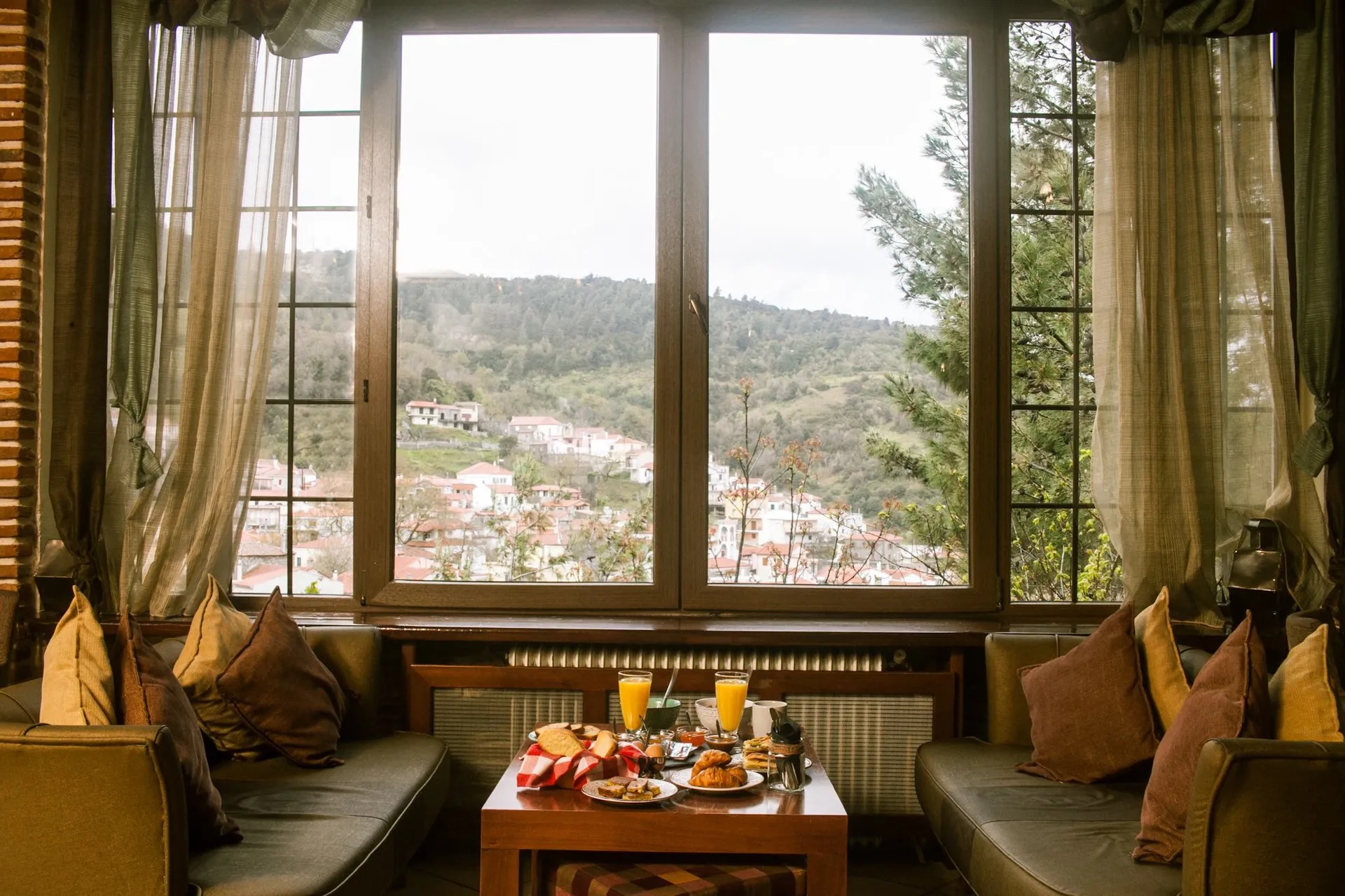 Steni Hotel Evia-Prostor za obedovanje.jpg