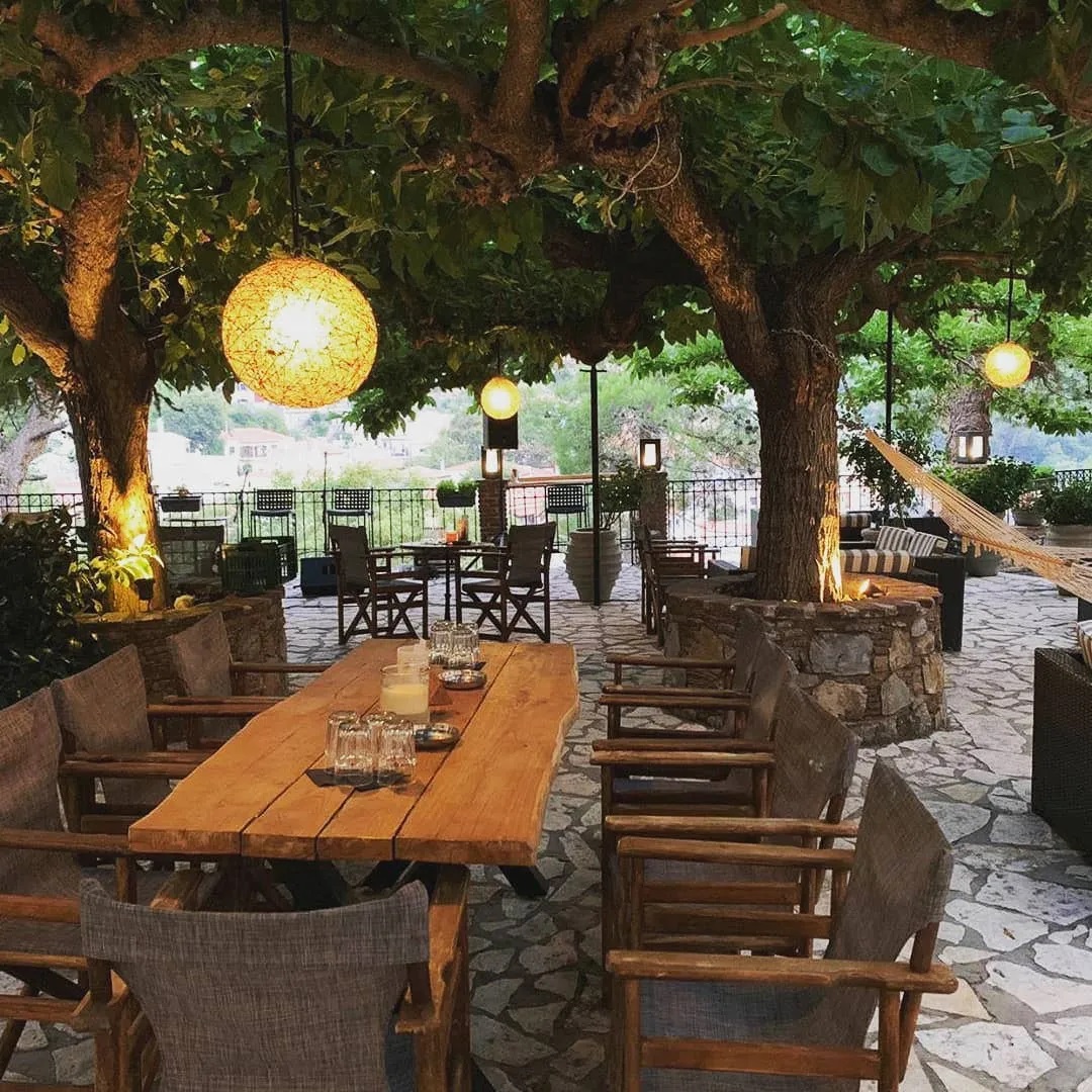 Steni Hotel Evia-Terasa bara.jpg