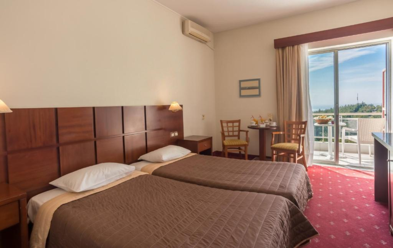 Hotel Phillippion Thessaloniki dvokrevetna soba.jpg