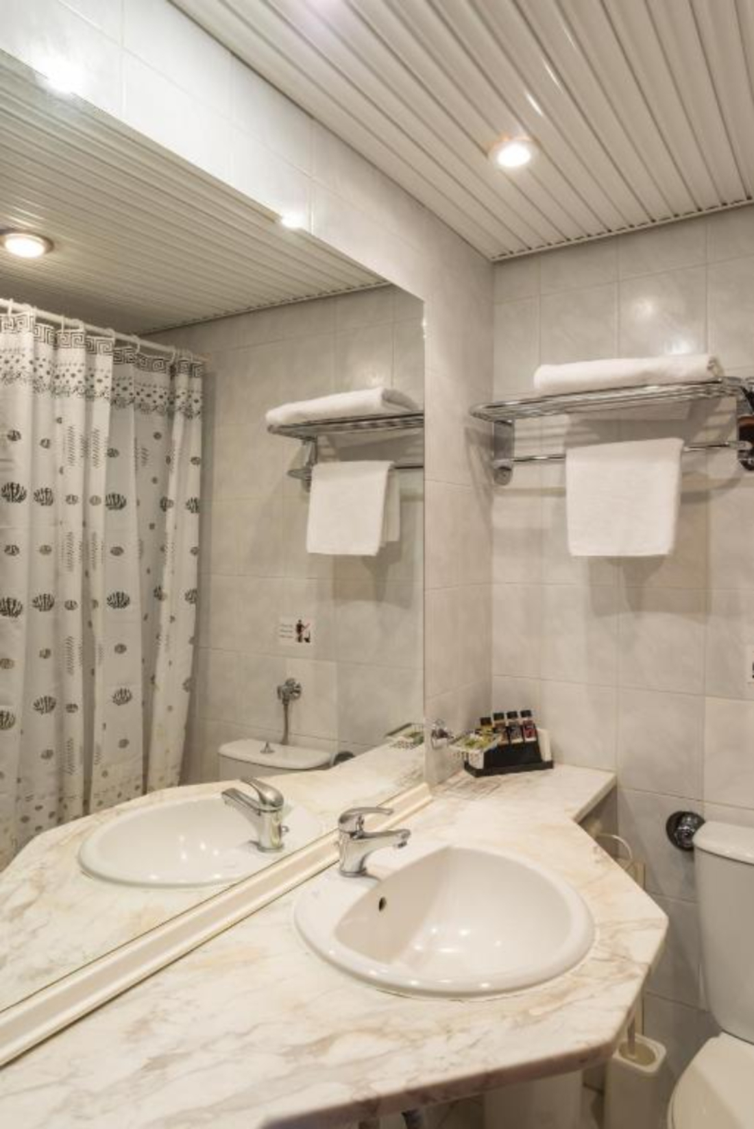 Hotel Phillippion Thessaloniki kupatilo.jpg