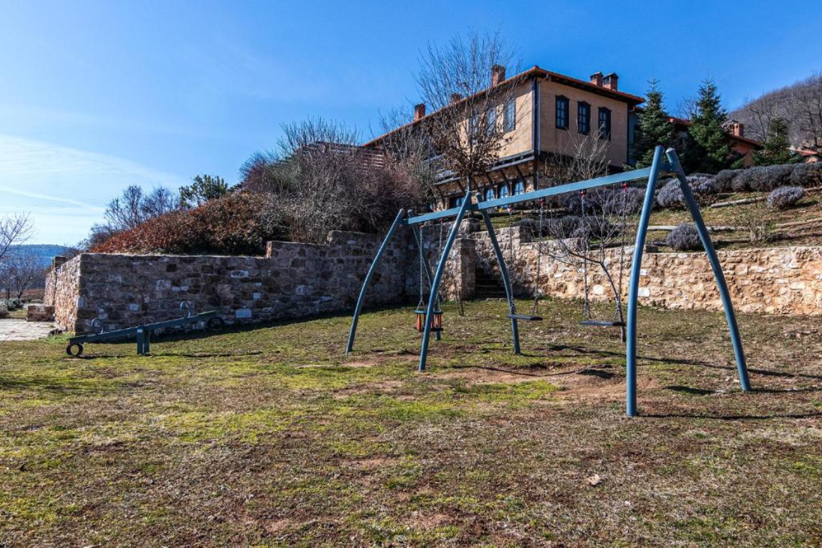 Hotel Ktima Bellou dečije igralište.jpg