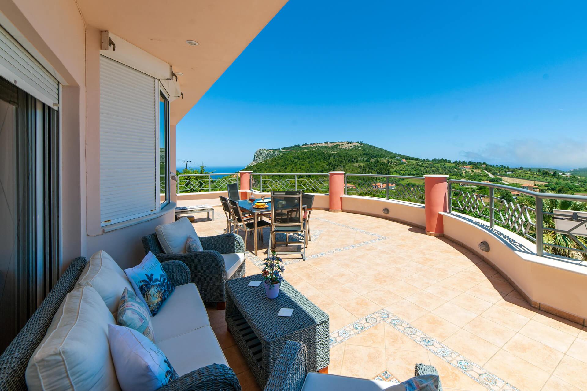 Villa Serenity Kymi-Terasa.jpg