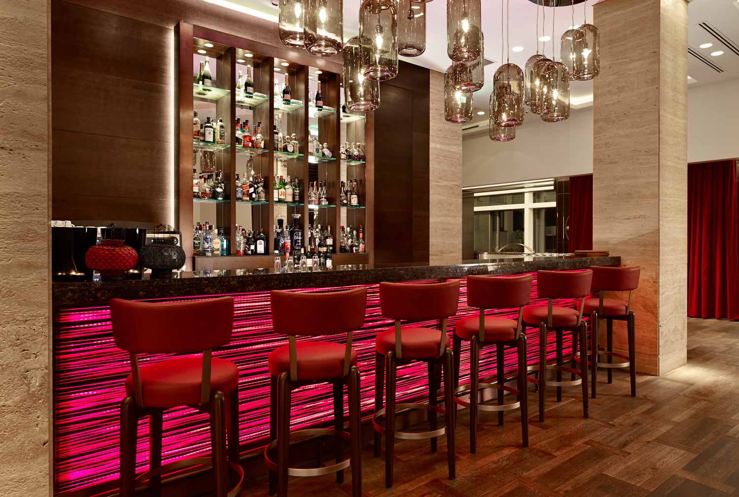 Metropol Palace Hotel Belgrade-Bar.jpg