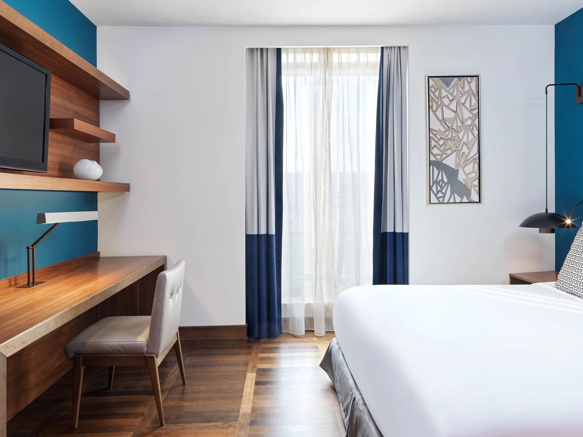 Metropol Palace Hotel Belgrade-Classic soba.jpg