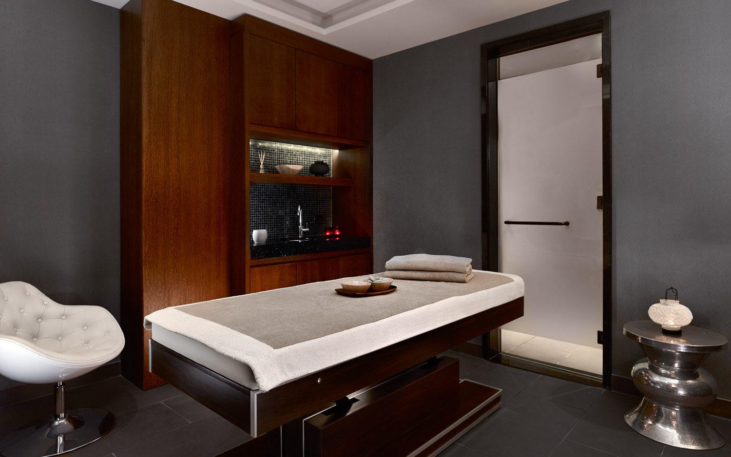 Metropol Palace Hotel Belgrade-Masaza.jpg