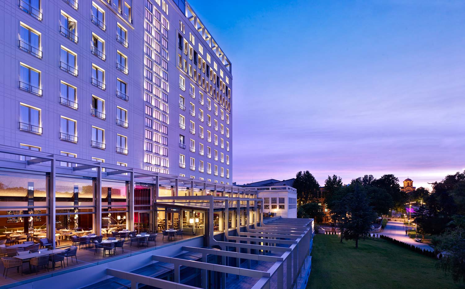 Metropol Palace Hotel Belgrade-Nocni izgled.jpg