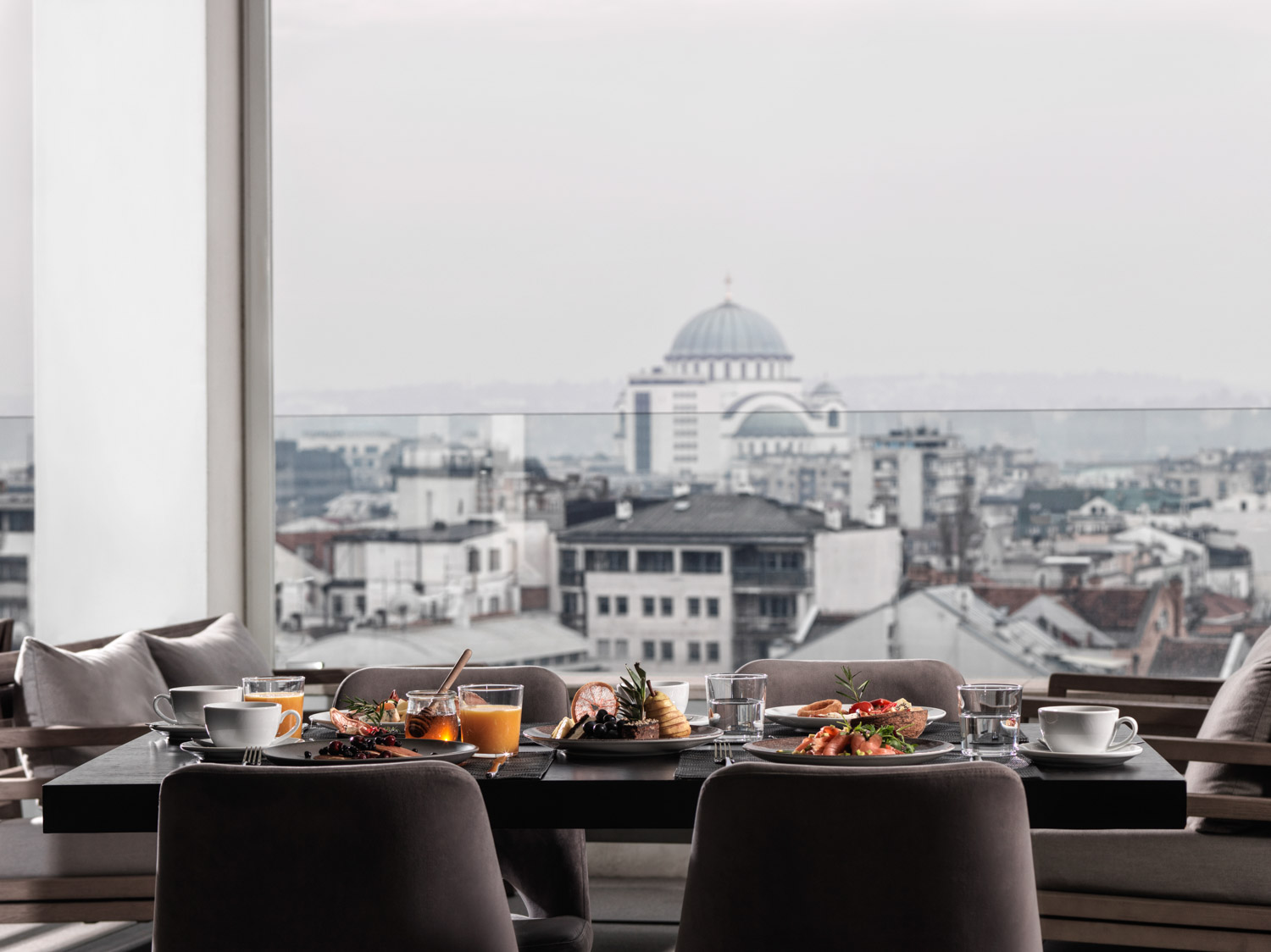 Metropol Palace Hotel Belgrade-Restoran na krovu hotela.jpg