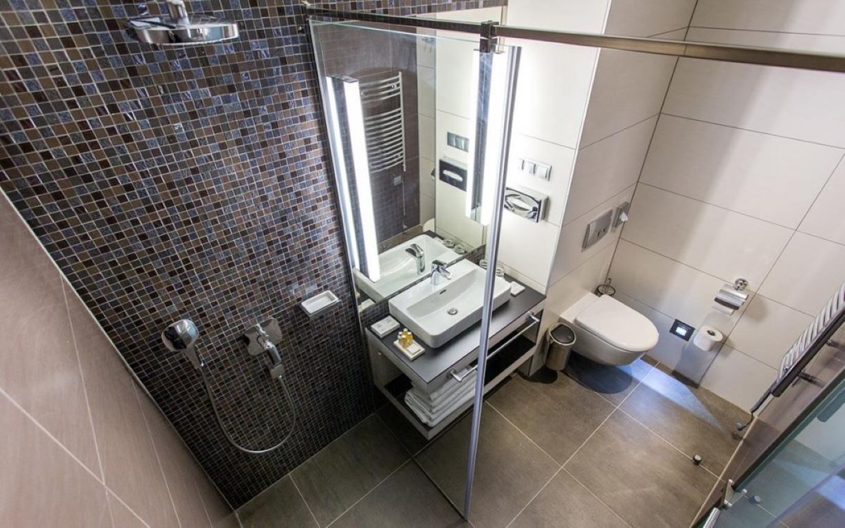 Aura Hotel Adults Only-Kupatila.jpg