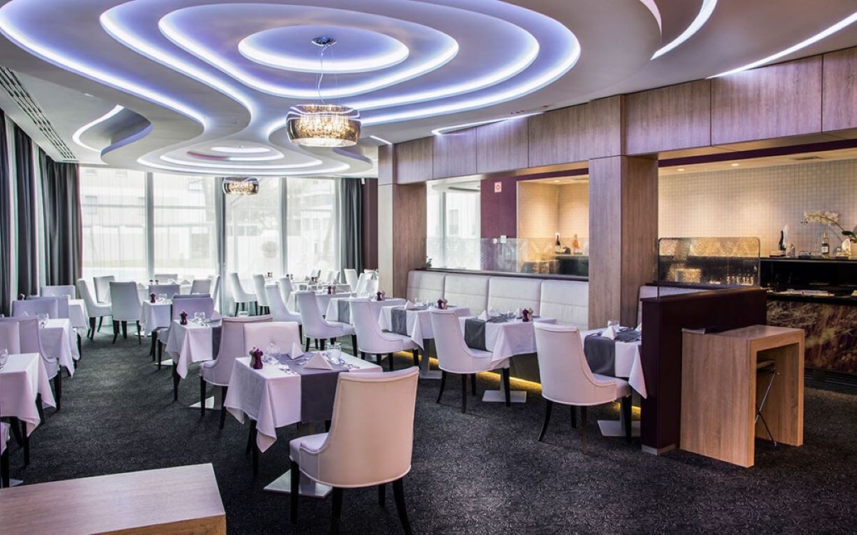 Aura Hotel Adults Only-Restoran.jpg