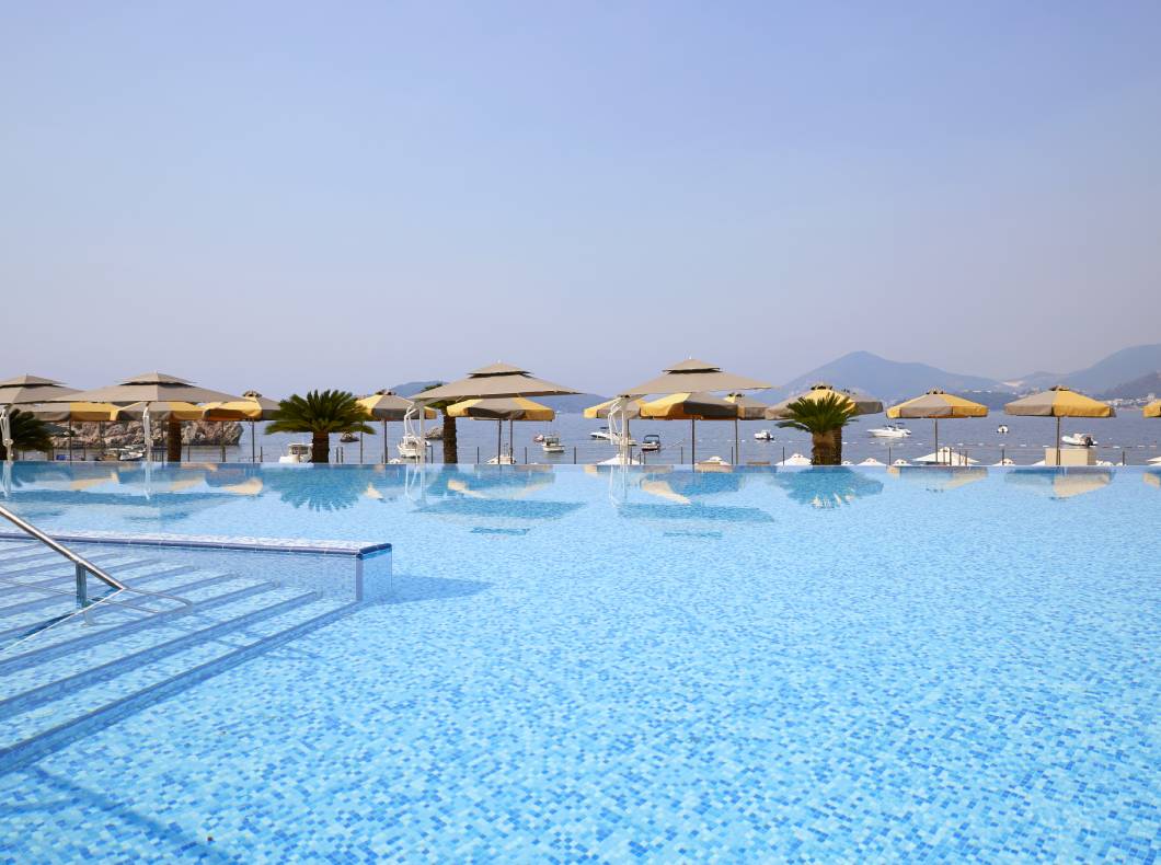 Maestral Resort & Casino-Bazen.jpg