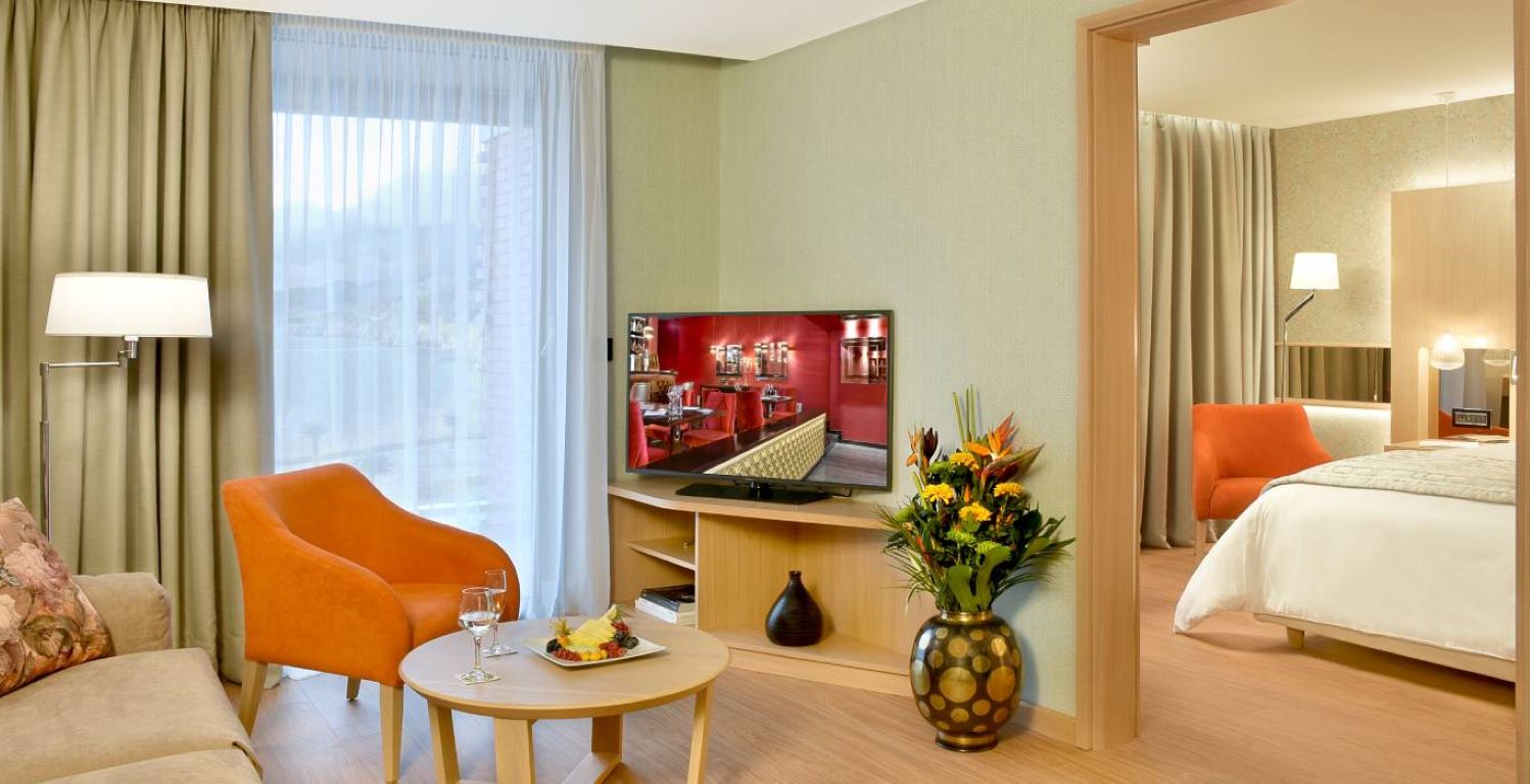 Maestral Resort & Casino-Suite deluxe.jpg