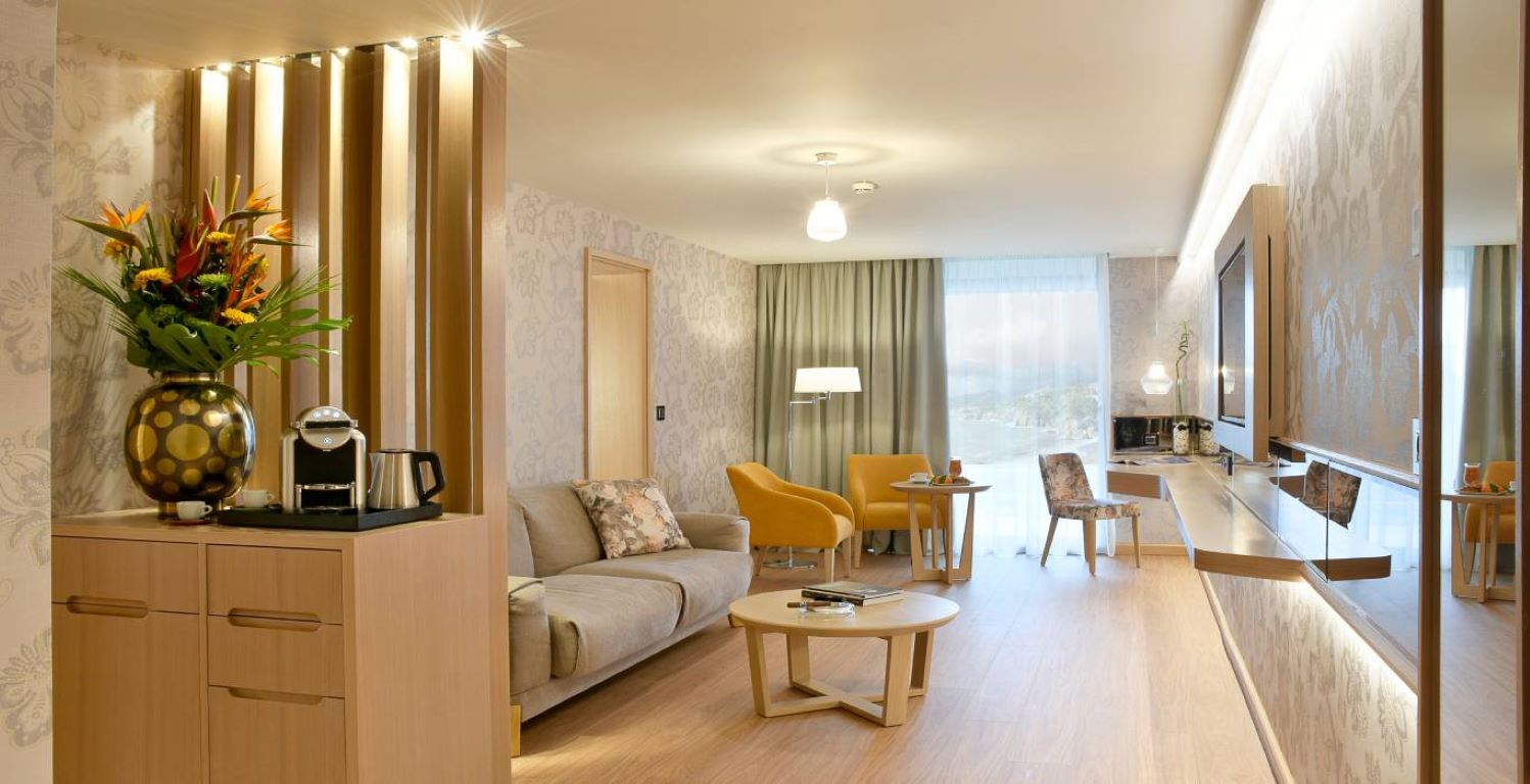 Maestral Resort & Casino-Suite pogled more.jpg