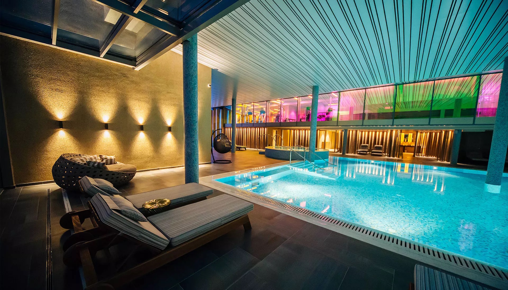 Maestral Resort & Casino-Unutrasnji bazen.jpg