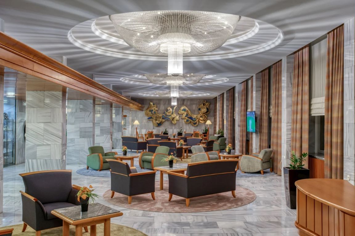 Ensana Thermal Heviz-Lobby.jpg