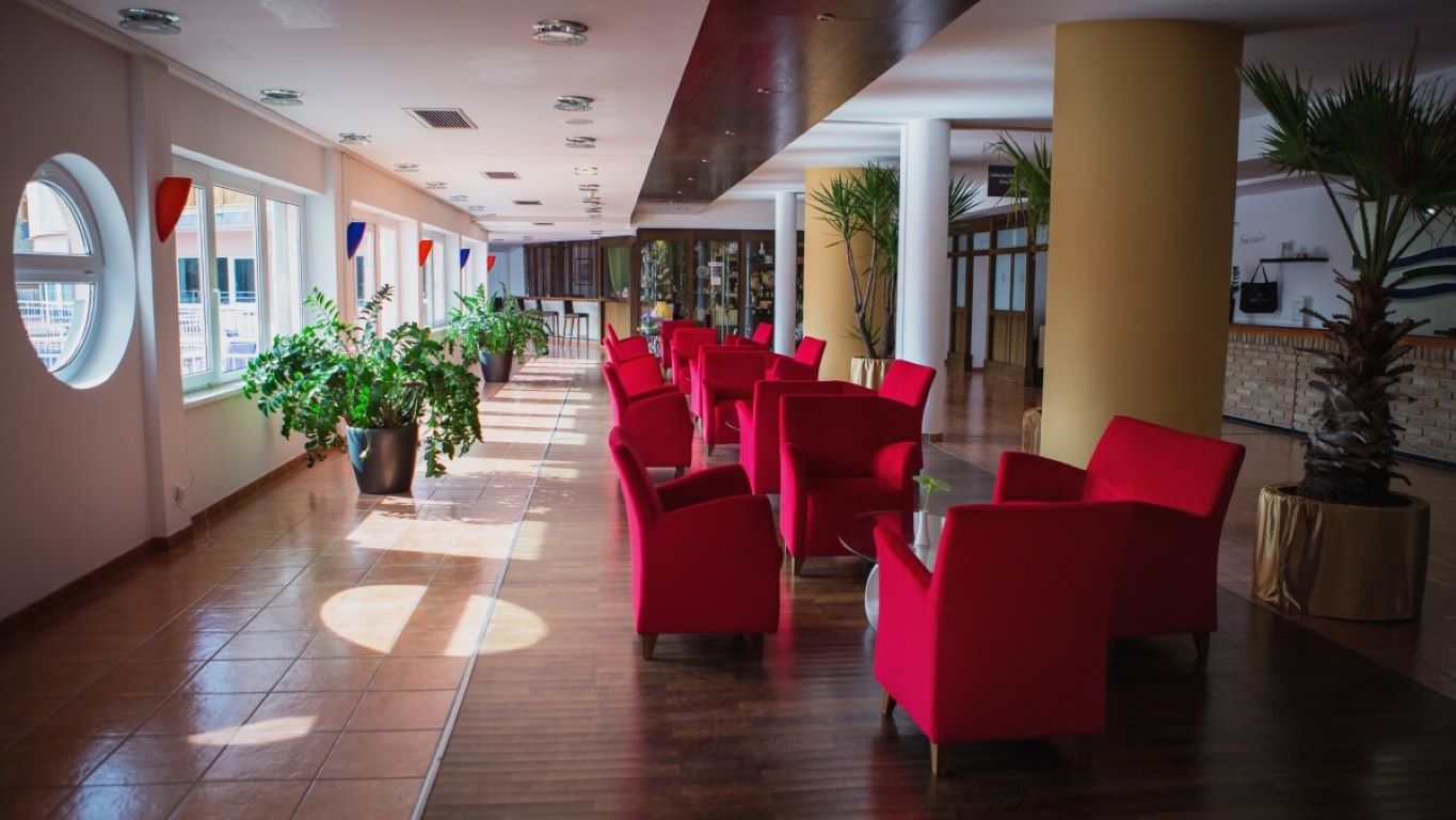 Lotus Therme Hotel & Spa-Lobby.jpg