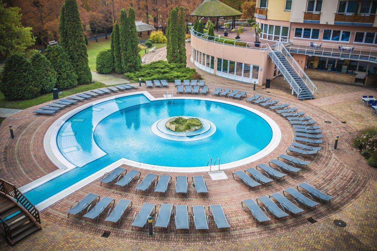 Lotus Therme Hotel & Spa-Spoljasnji bazen.jpg