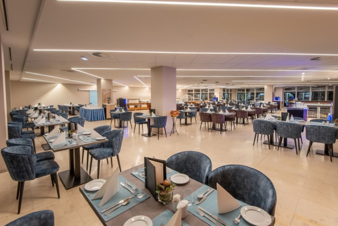 Hunguest Hotel Panorama-Restoran.jpg