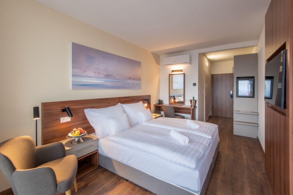 Hunguest Hotel Panorama-Standardna soba.jpg