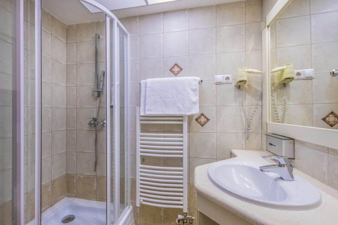 Residence Hotel Balaton-Kupatilo.jpg