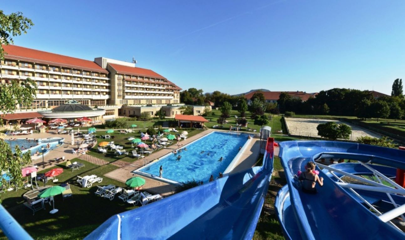 Hunguest Hotel Pelion-Kompleks bazena.jpg
