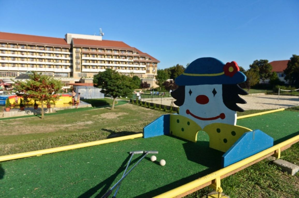 Hunguest Hotel Pelion-Mini golf.jpg