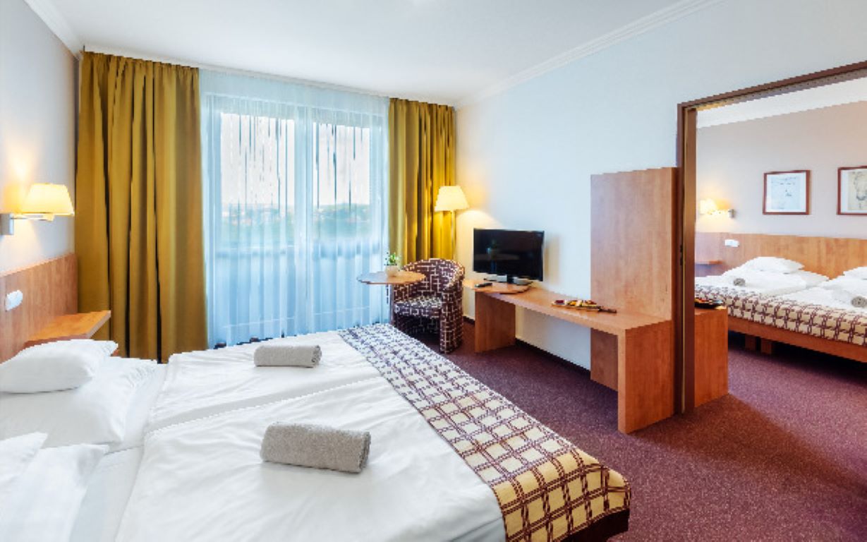 Hunguest Hotel Pelion-Porodicna soba.jpg