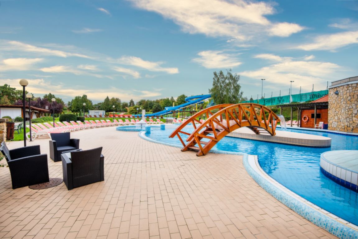 Hunguest Hotel Pelion-Spoljasnji bazeni.jpg