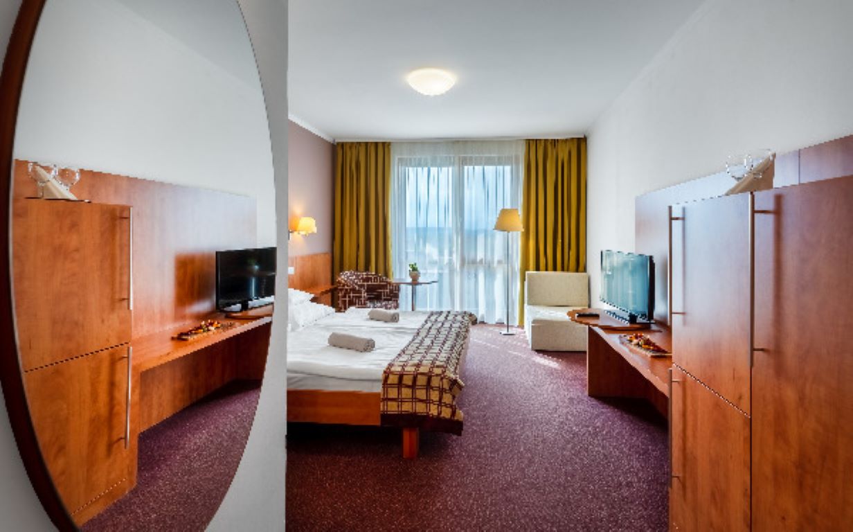 Hunguest Hotel Pelion-Trokrevetna soba.jpg