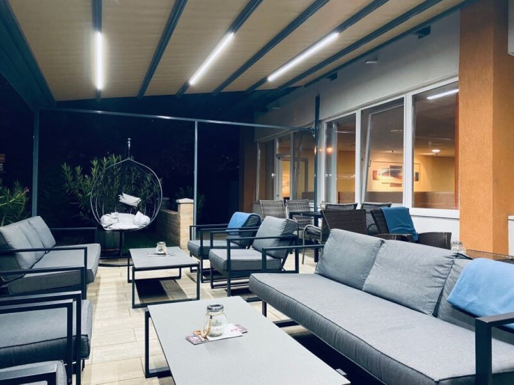 Art Hotel-Terasa.jpg