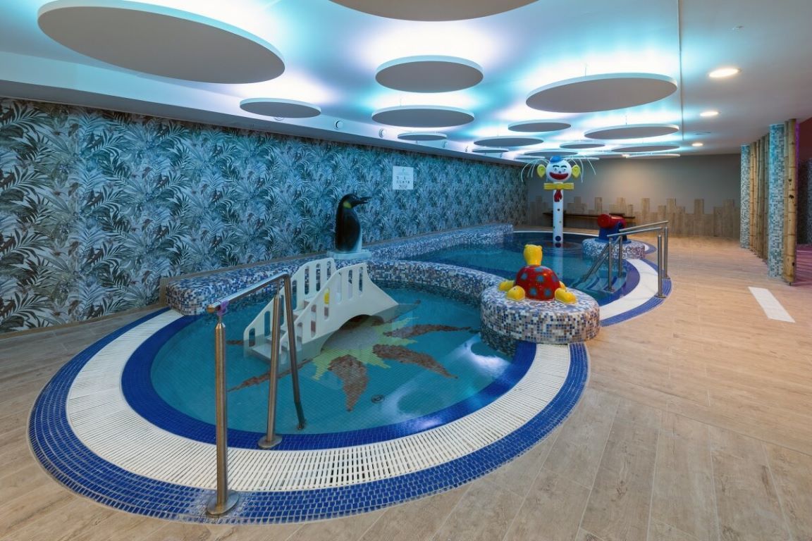 Karos Spa Hotel-Deciji bazeni.jpg